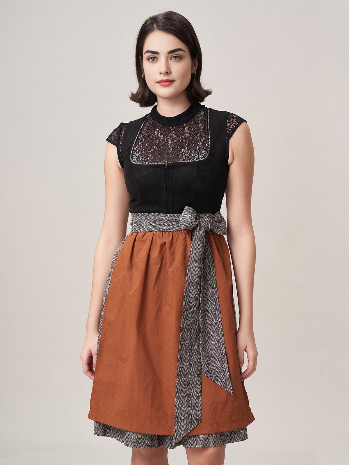 Dirndl in altrosa mit traditionellem Schnitt