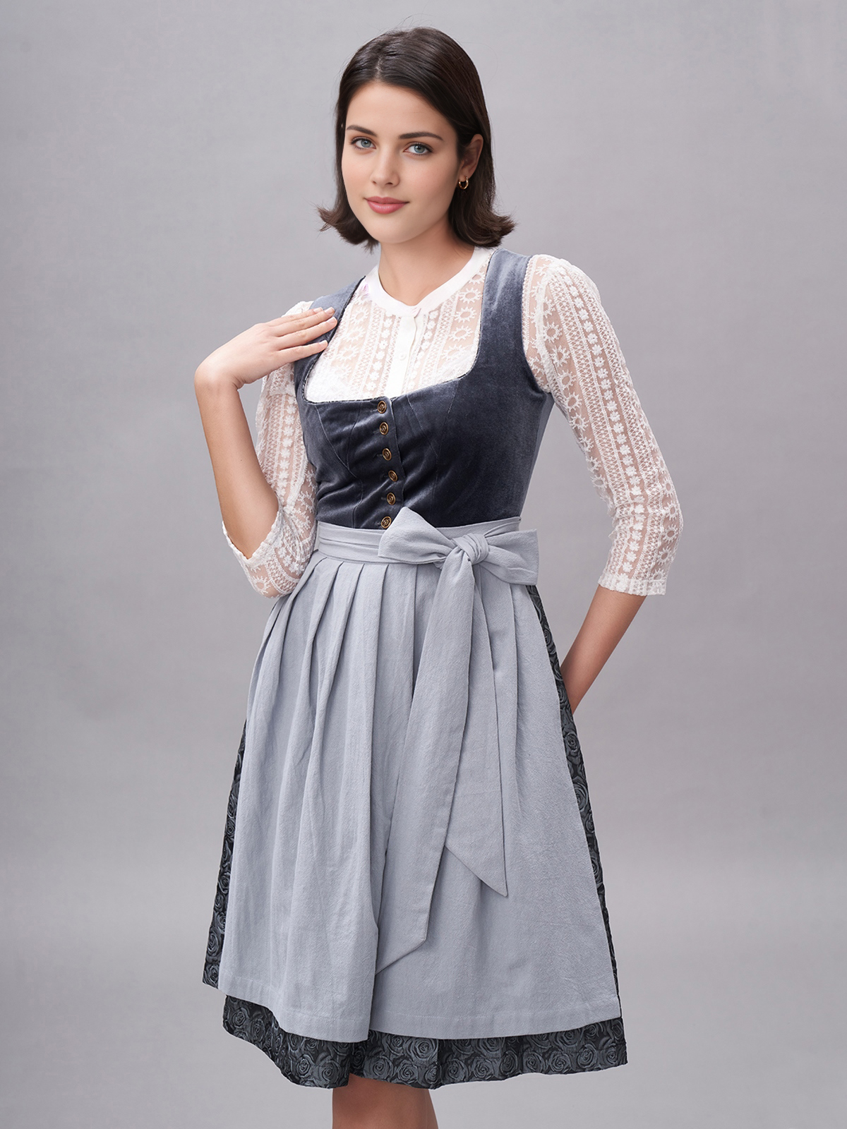Dirndl in Blau mit eleganter Bluse