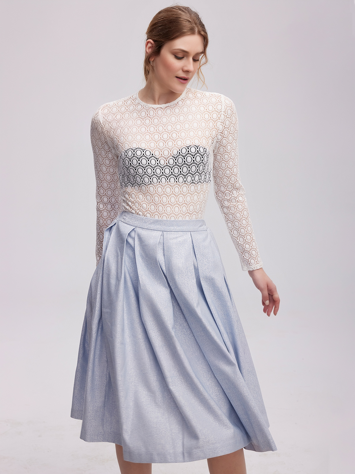 Dirndl mit Knöpfen in Blau