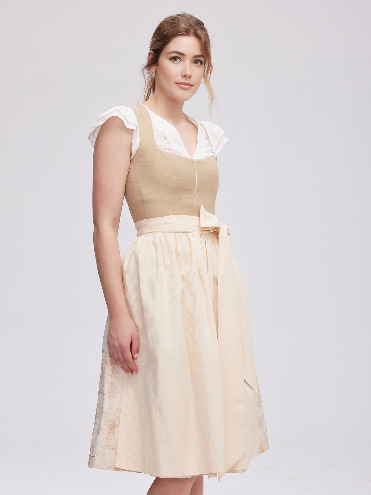 Dirndl in Braun