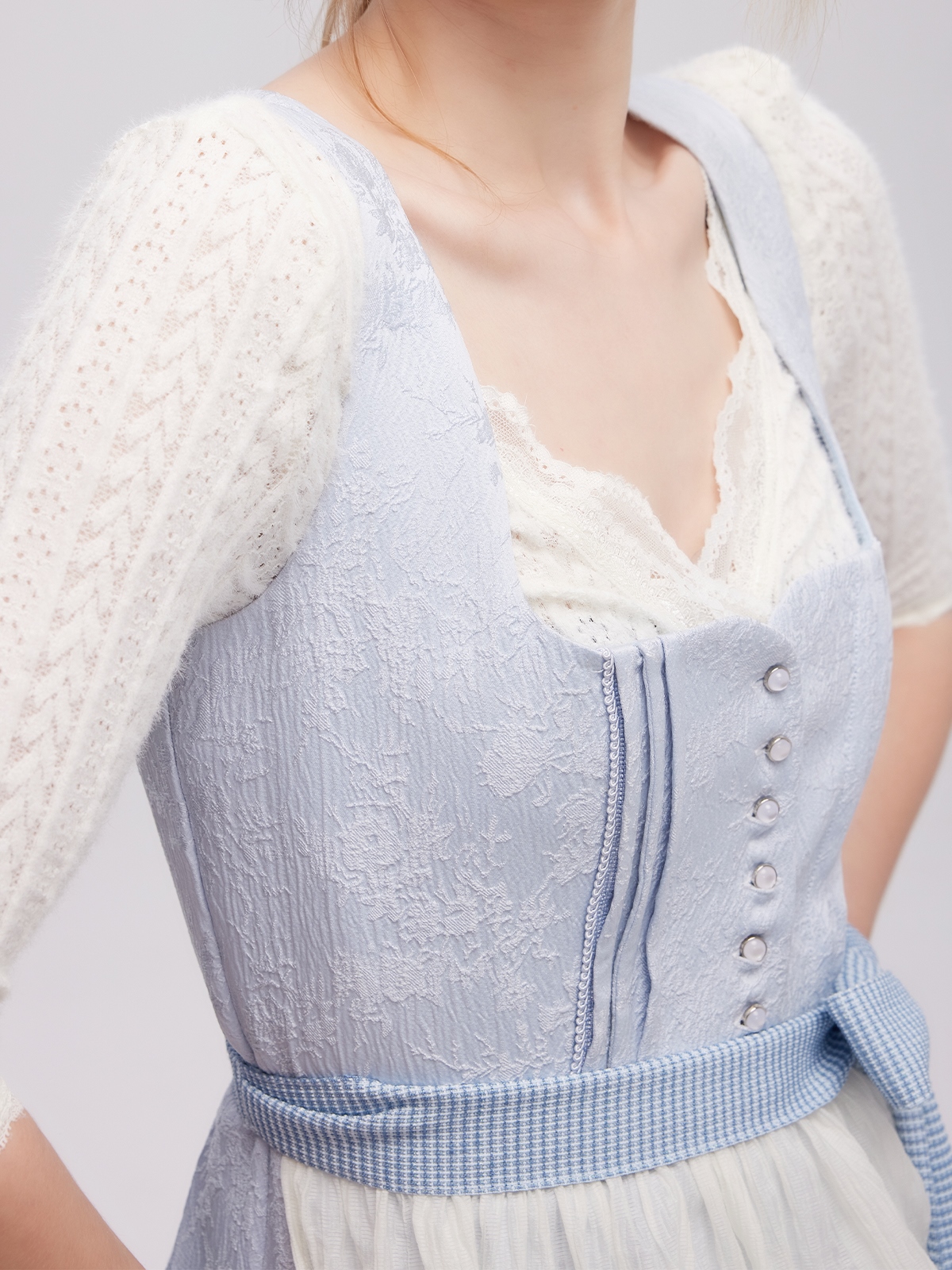 Modernes Dirndl in Blau
