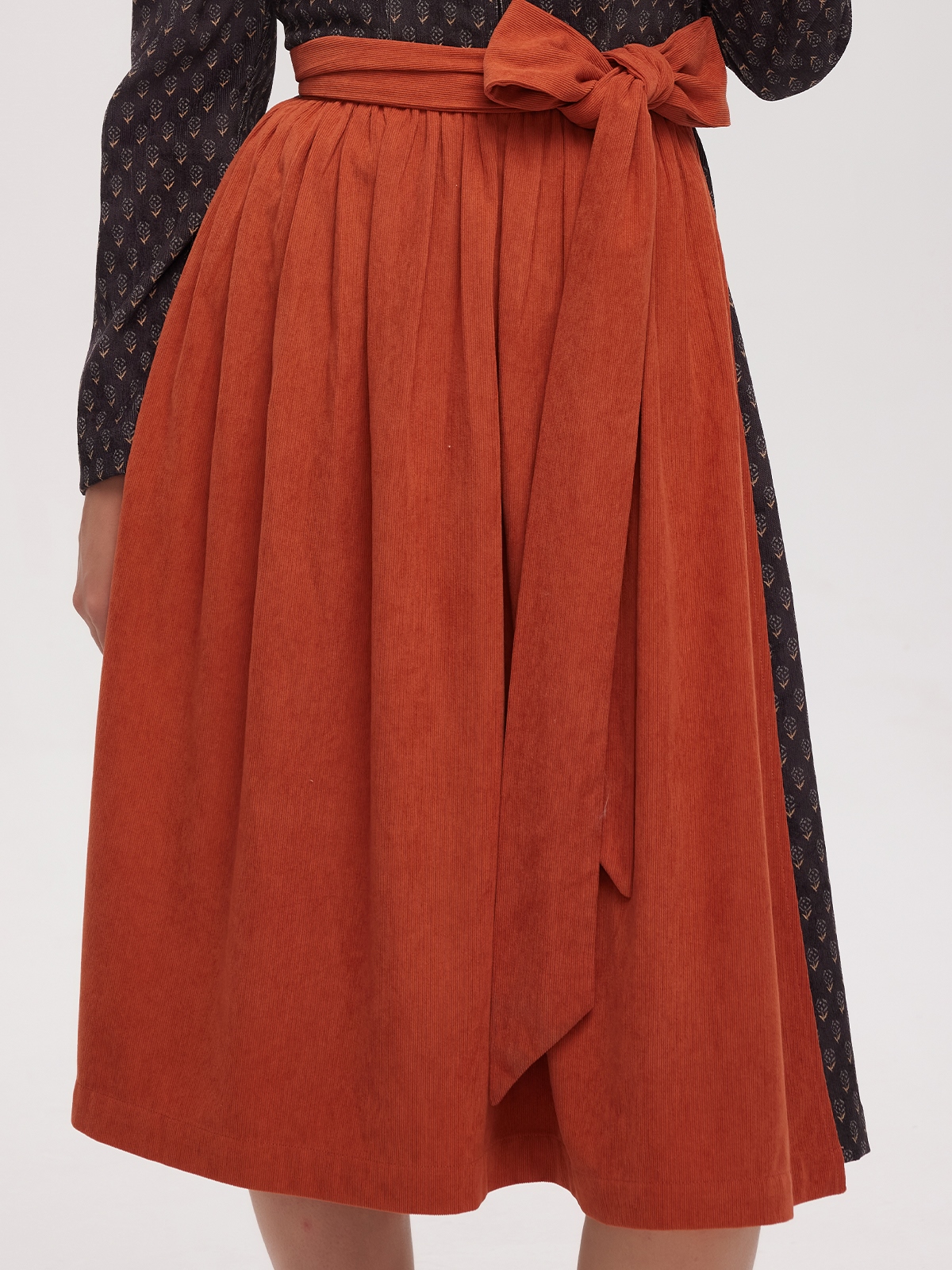 Dirndl in Schwarz mit modernem Schnitt