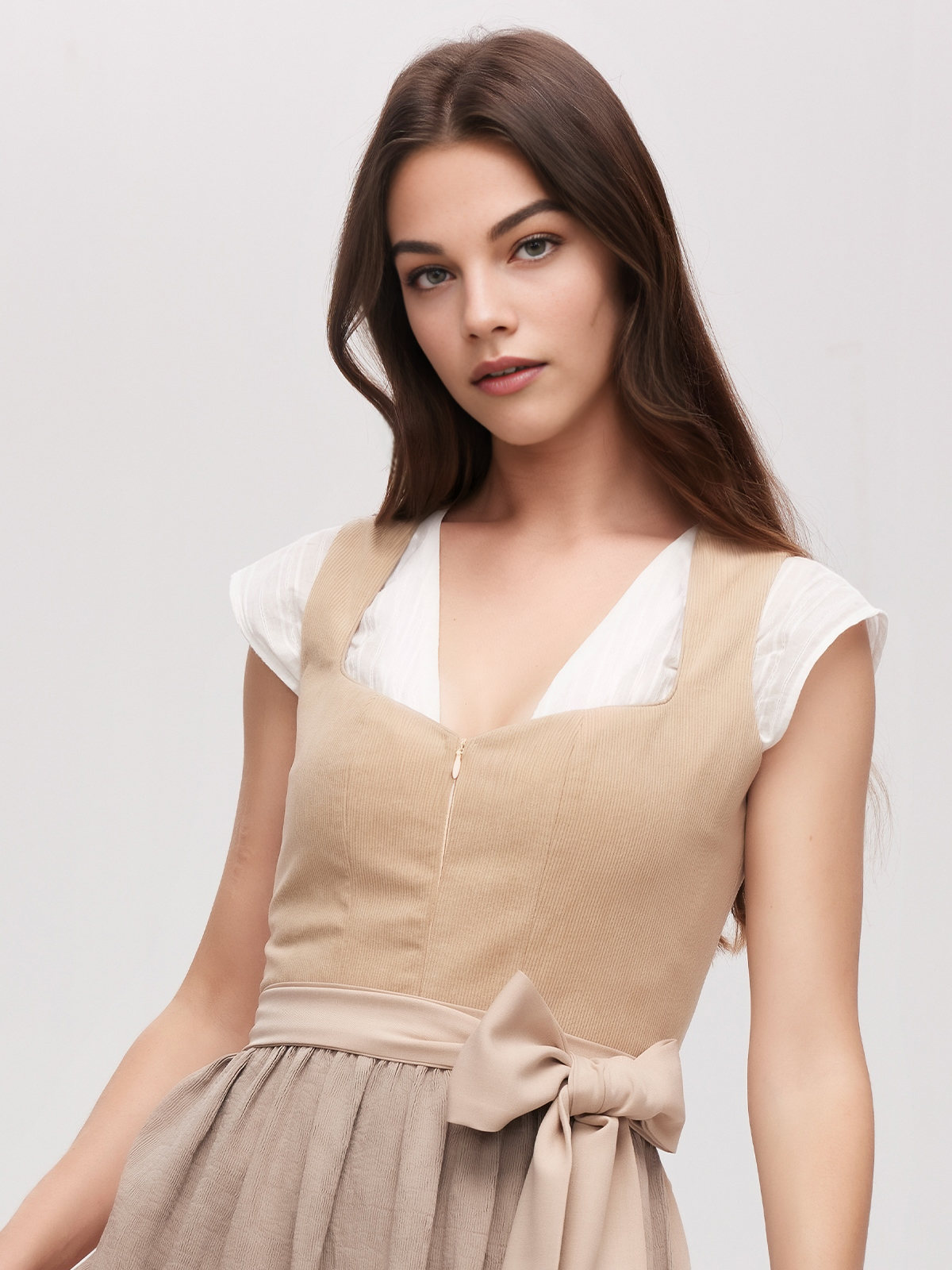 Dirndl Hellgrau in eleganter Ausführung