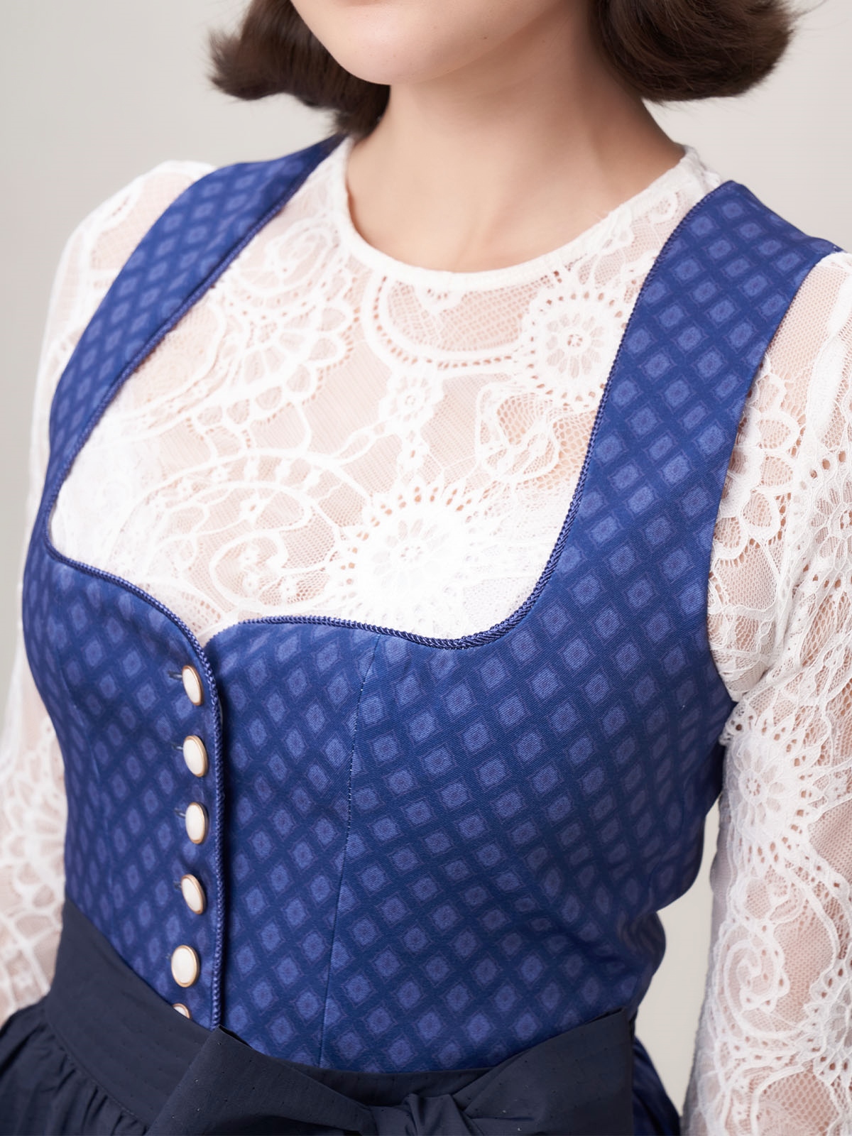 Dirndl in Blau – perfekt für traditionelle und moderne Looks