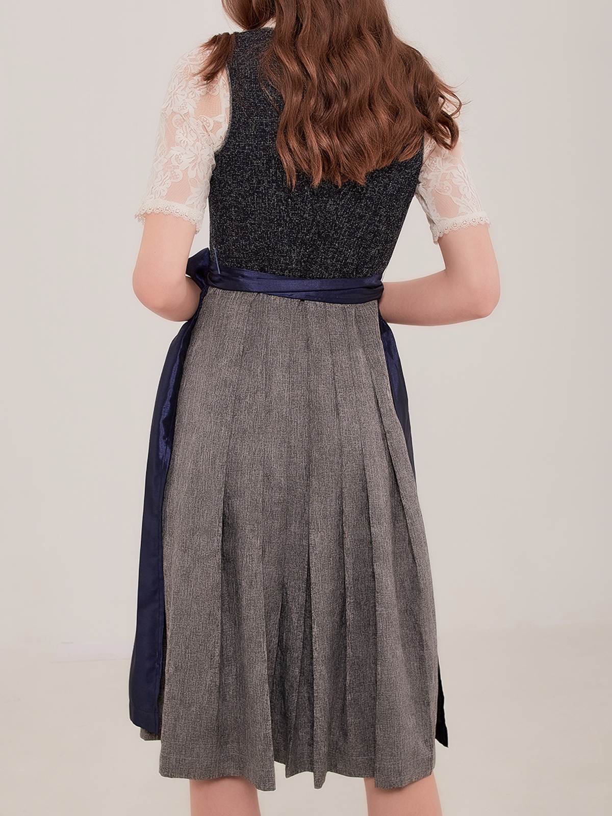 Dirndl Jeansblau – stilvoll und vielseitig