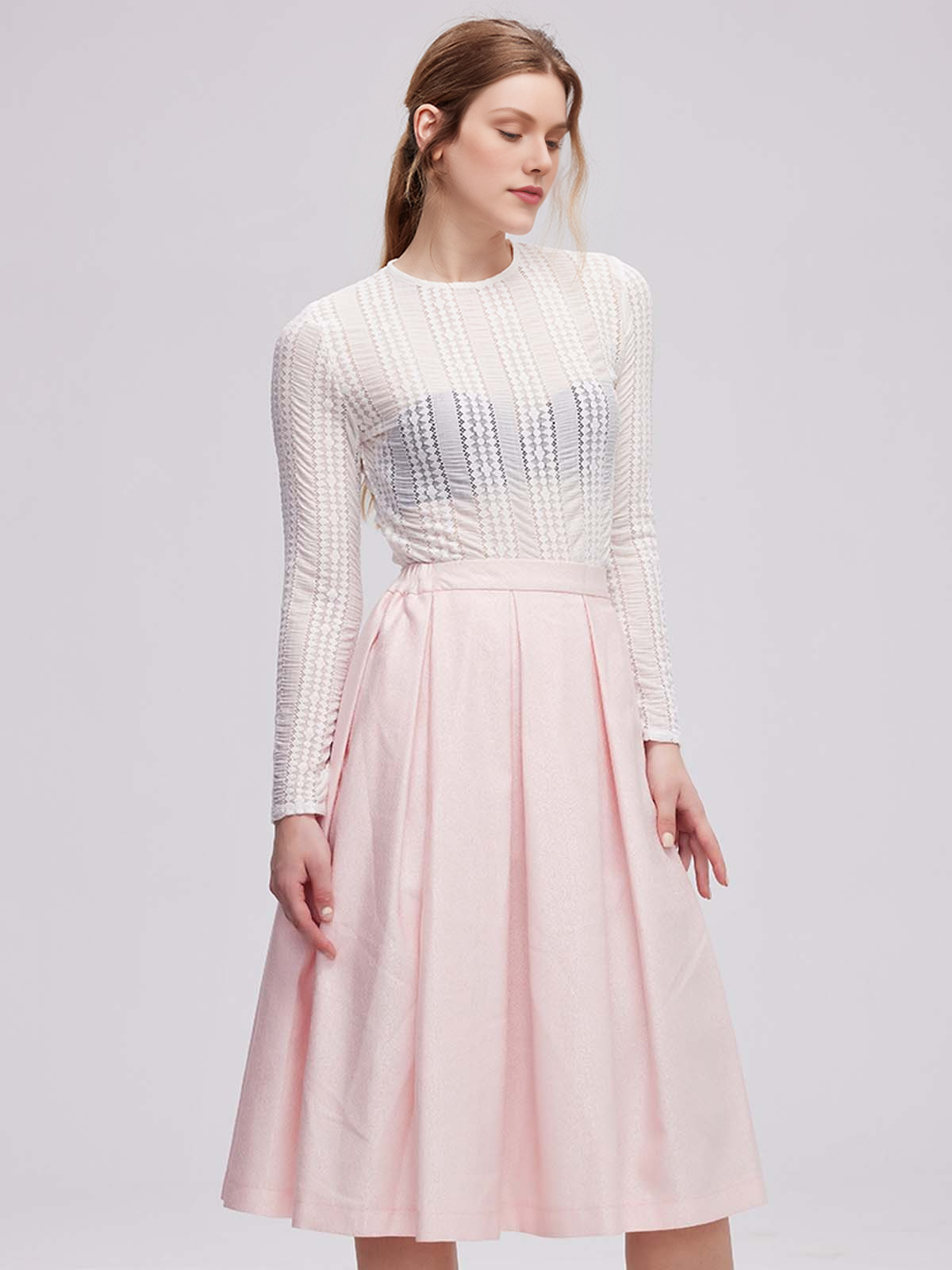 Modernes Dirndl in Rosa