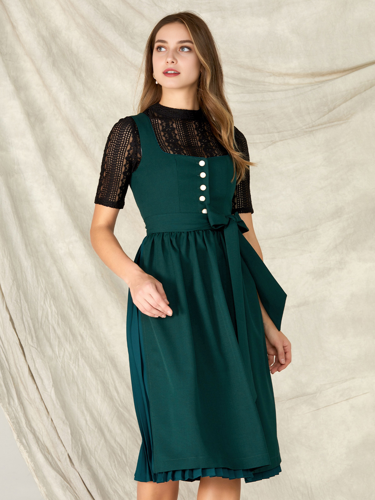 Traditionelles Dirndl in Grün