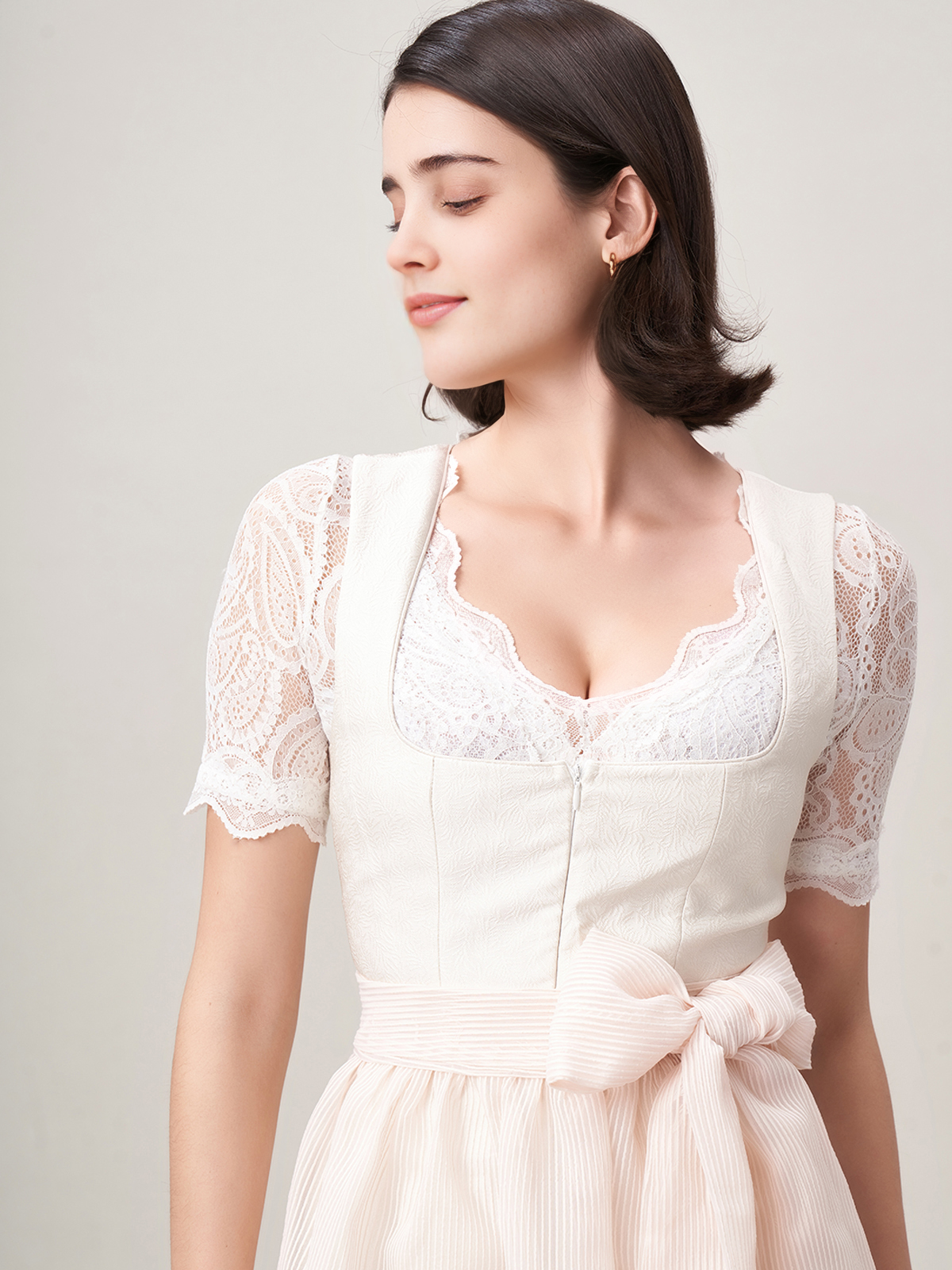 Dirndlbluse Pink – feminin und stilvoll