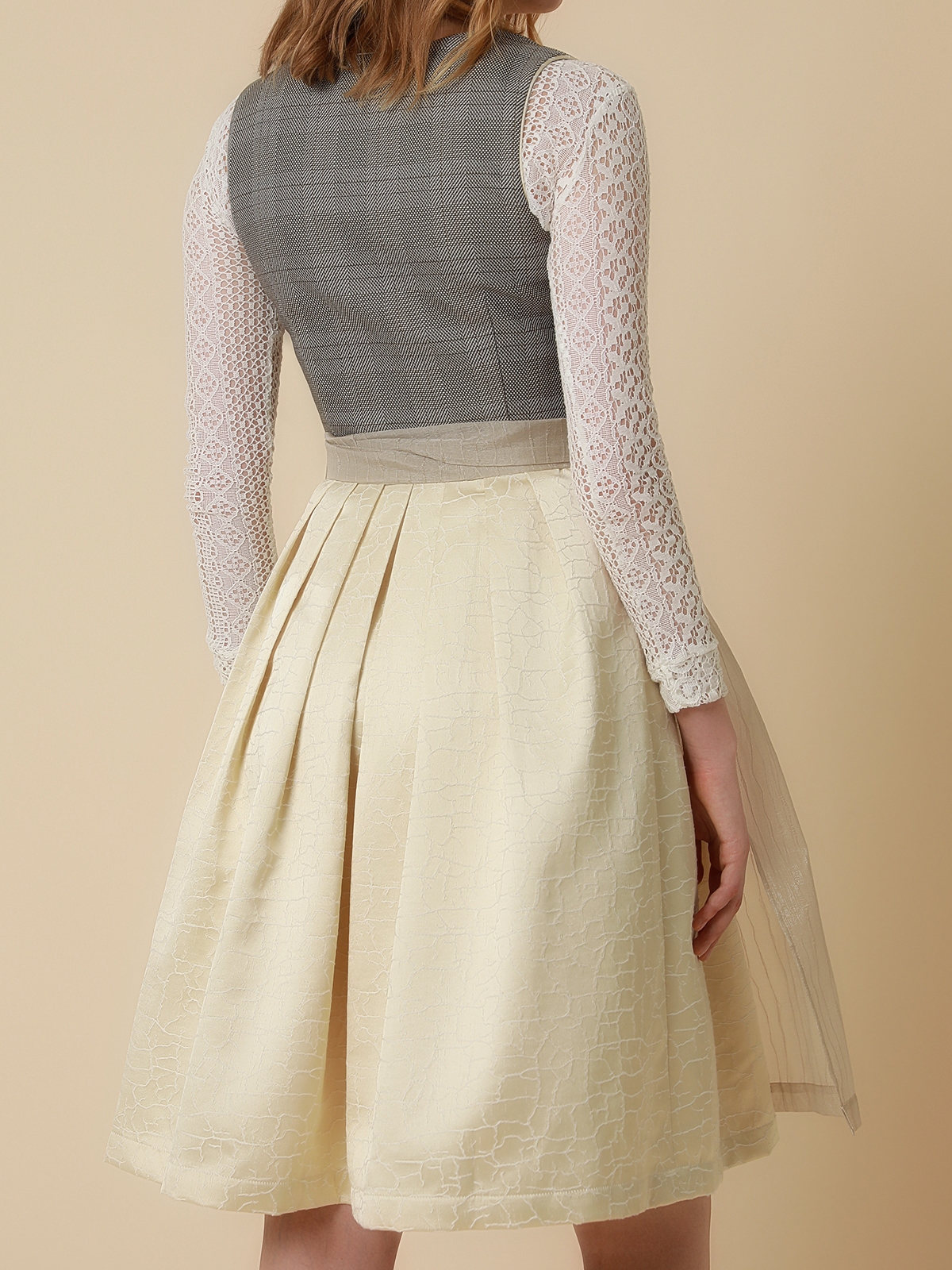 Dirndl in Grau – eine stilvolle Alternative