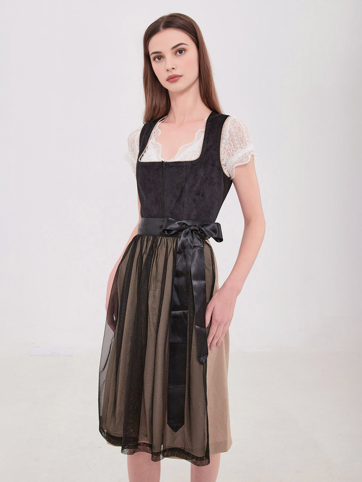 Dirndl in Schwarz – ein zeitloser Klassiker