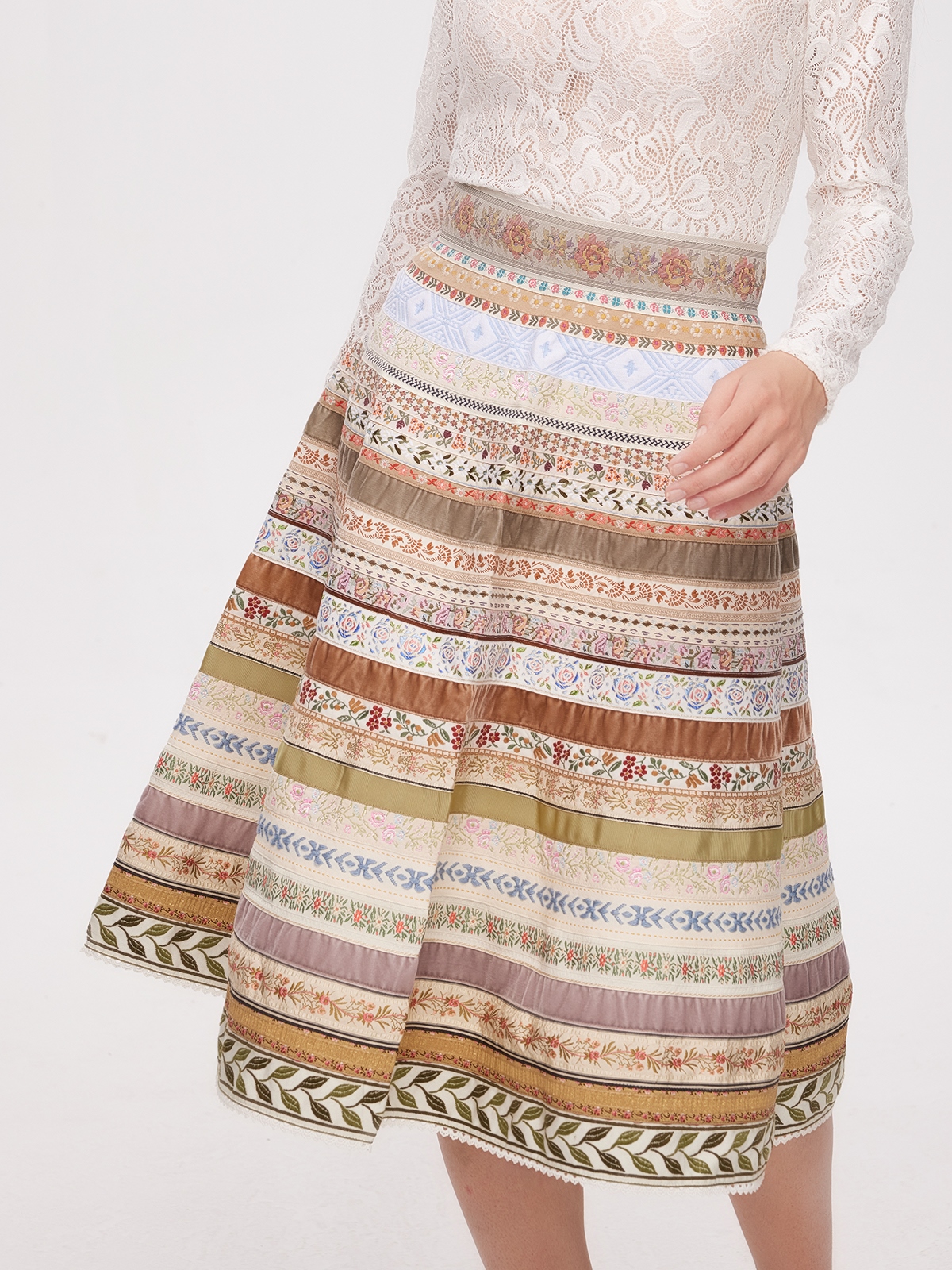 Modernes Dirndl in Beige