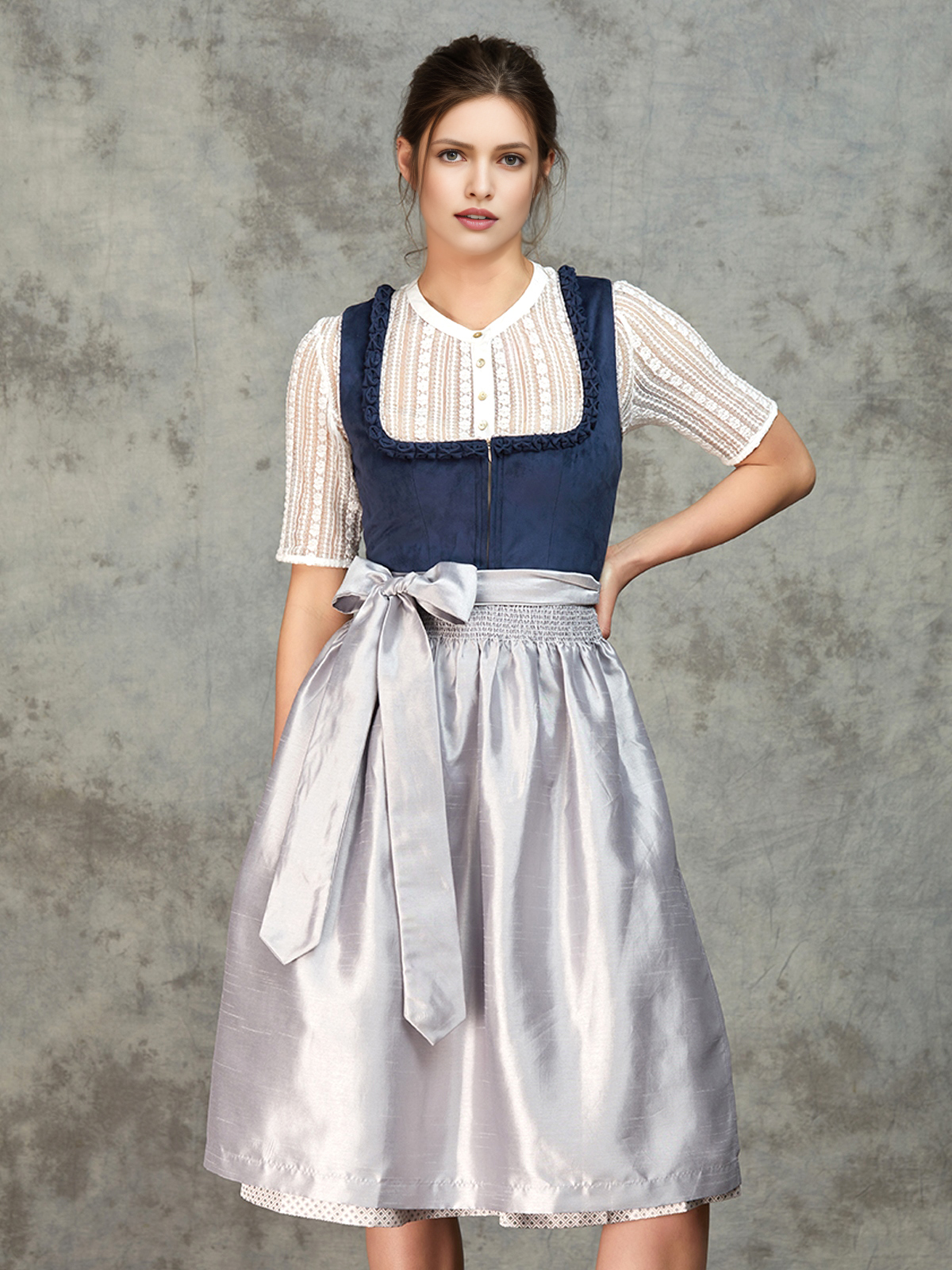 Dirndl in Blau – ein Blickfang für jeden Anlass