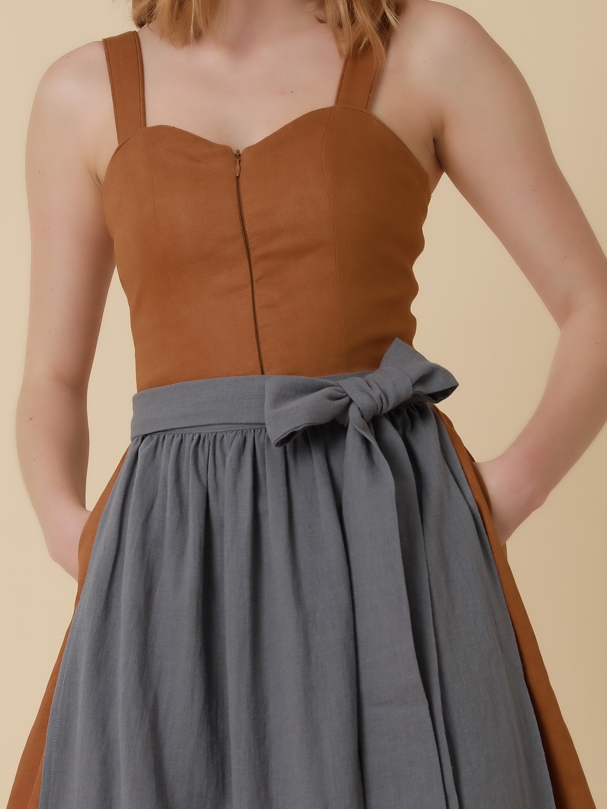 Hellblaues Dirndl mit modernem Schnitt