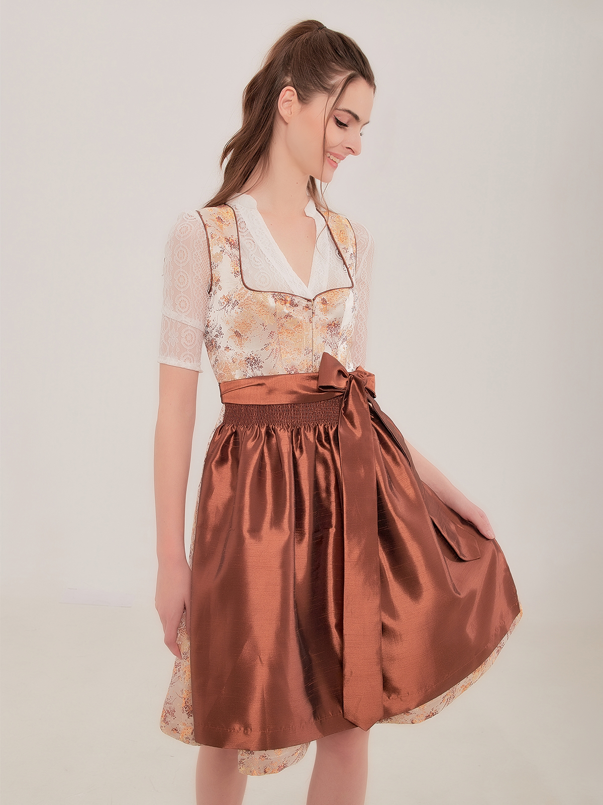 Dirndl in blau-beiger Kombination