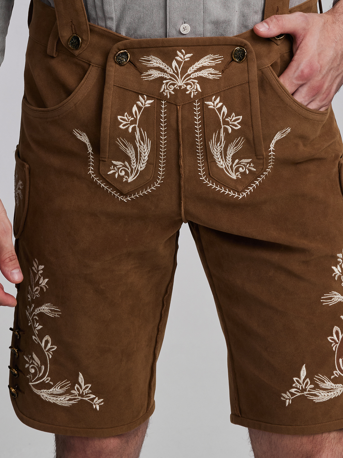 Dirndl mit Lederschuhen