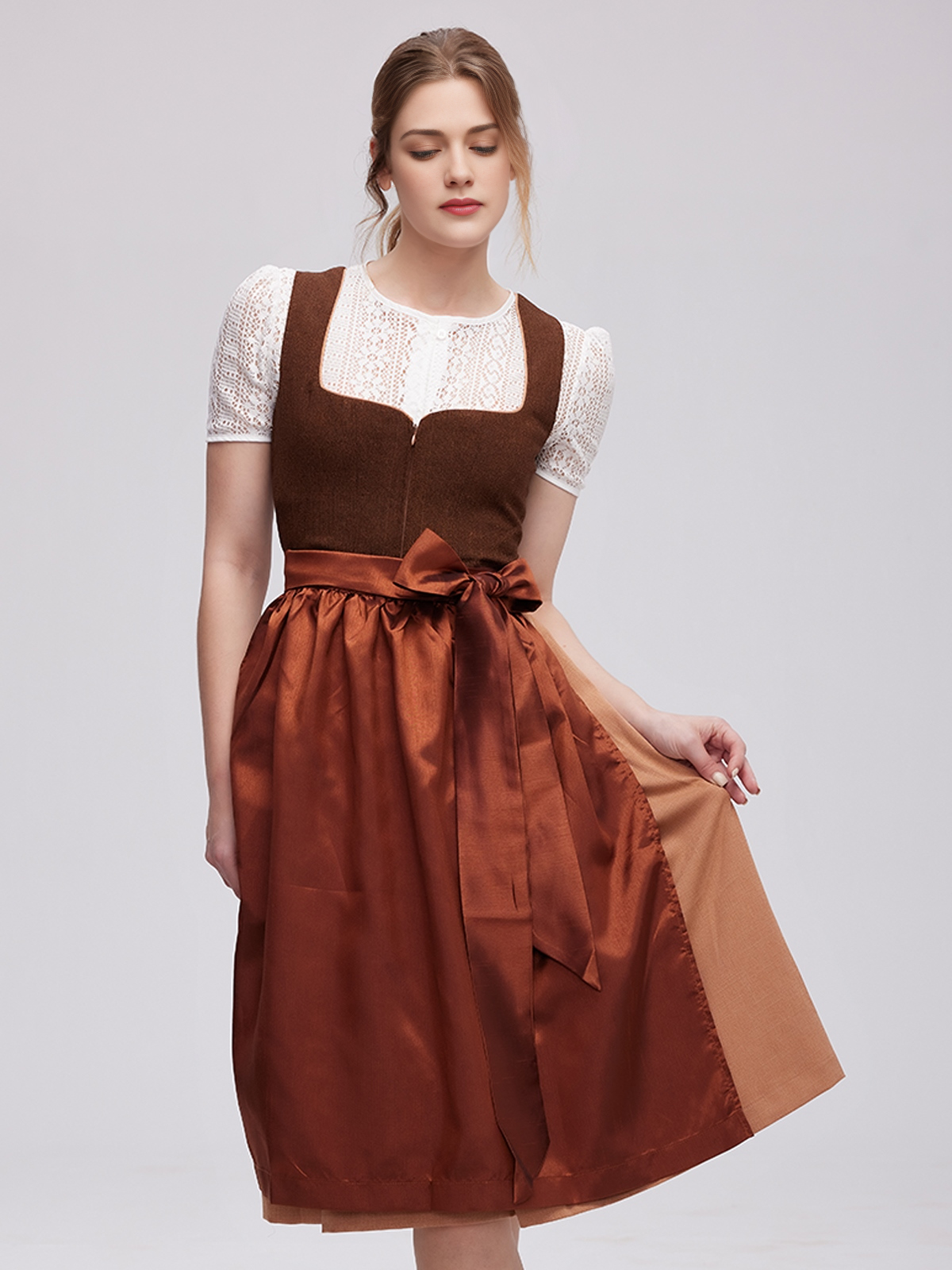 Dirndl mit braunem Lederhut