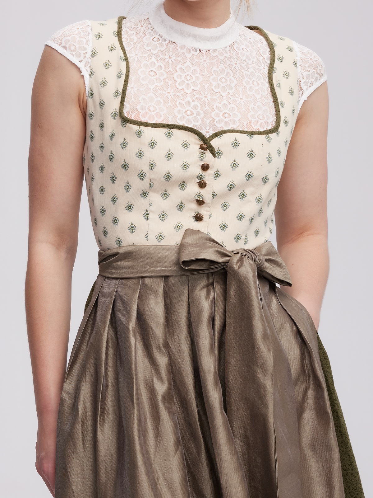 Dirndl in Gelb mit floralen Details
