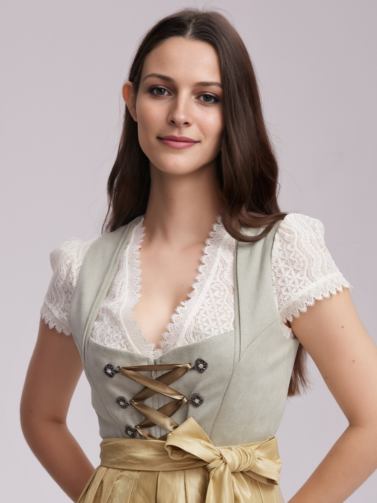 Moderne Dirndlbluse in Grün