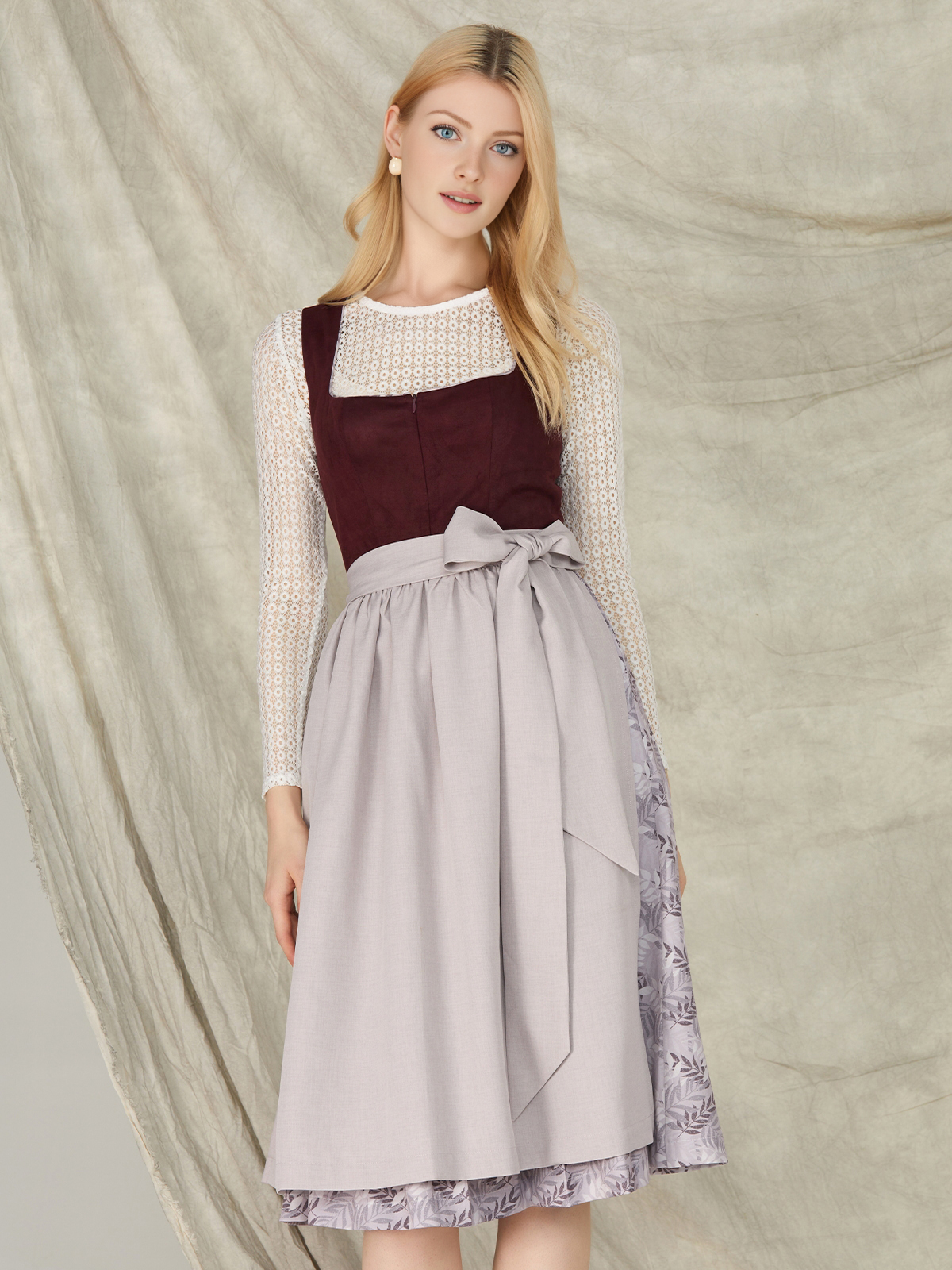 Dirndl in Altrosa und Lila