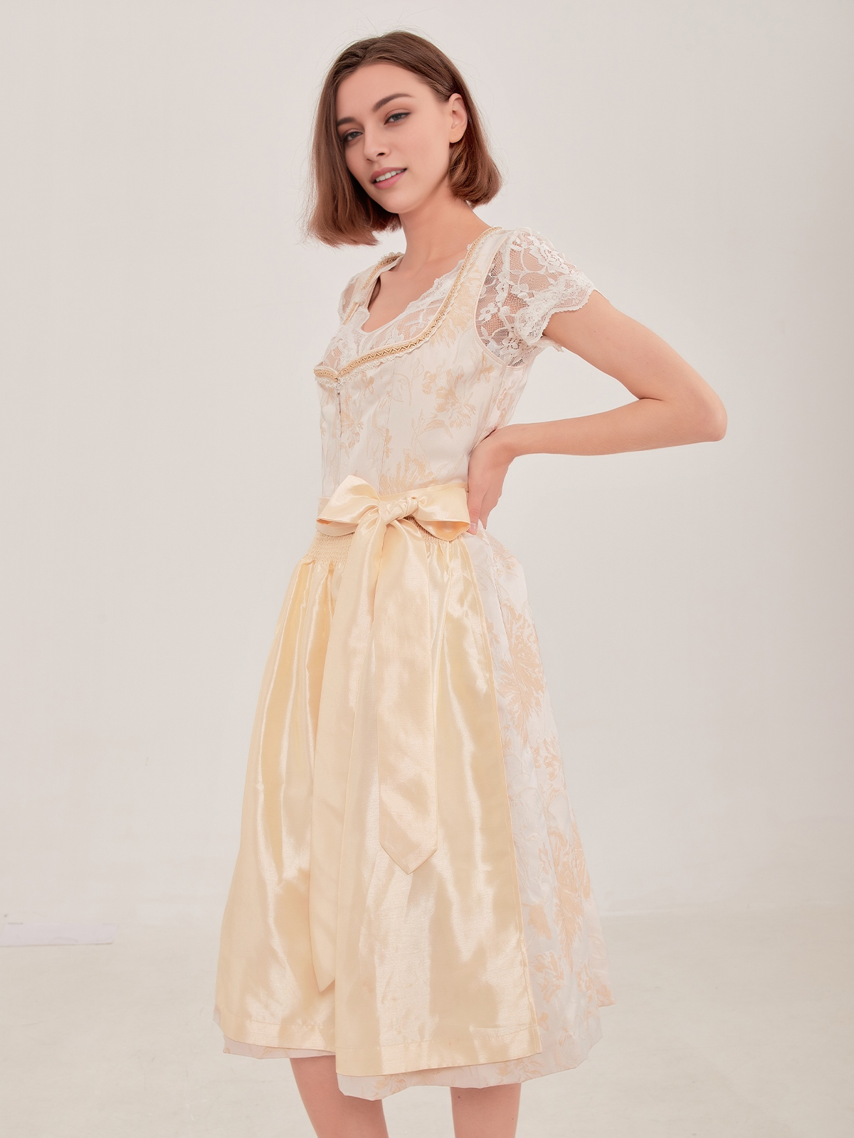Dirndl in Gelb – Eleganz und Lebensfreude