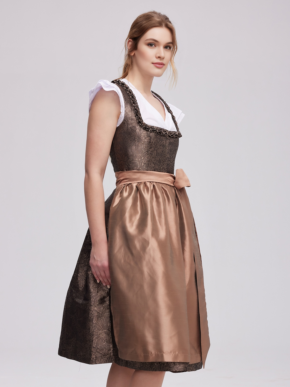 Braunes Ja Mei Dirndl mit traditionellem Schnitt