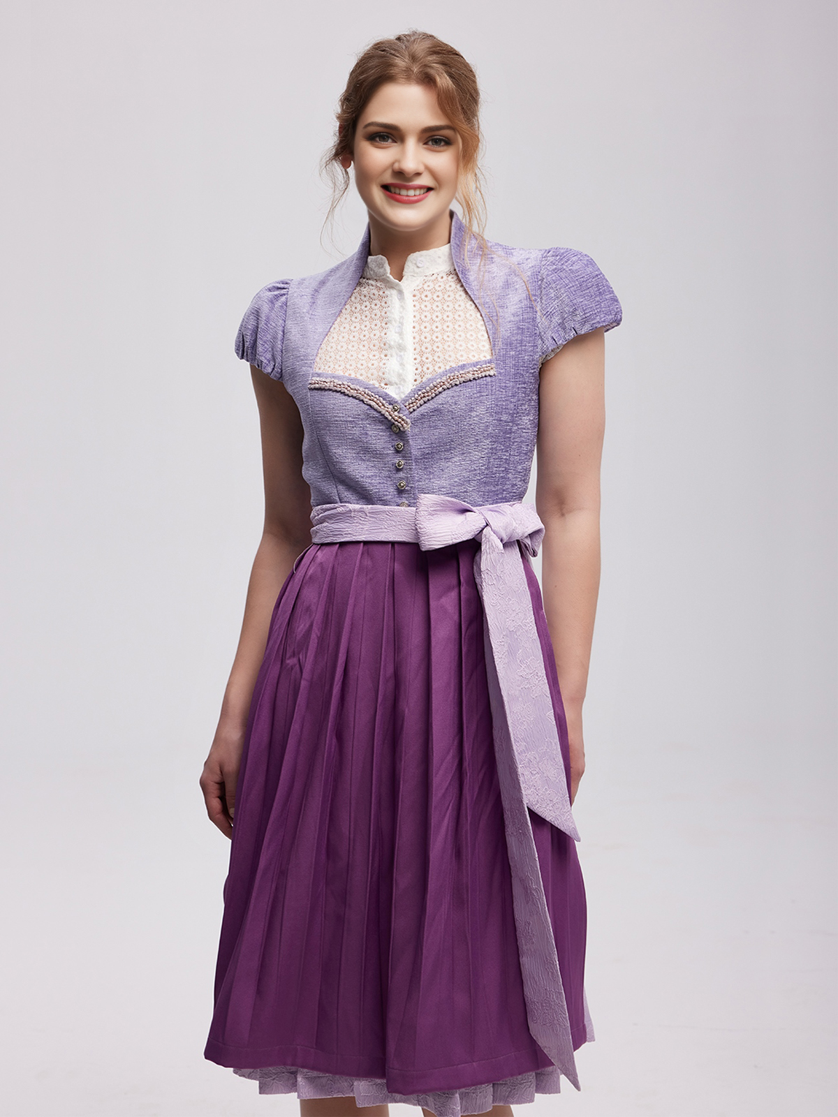 Modernes Dirndl in Lila