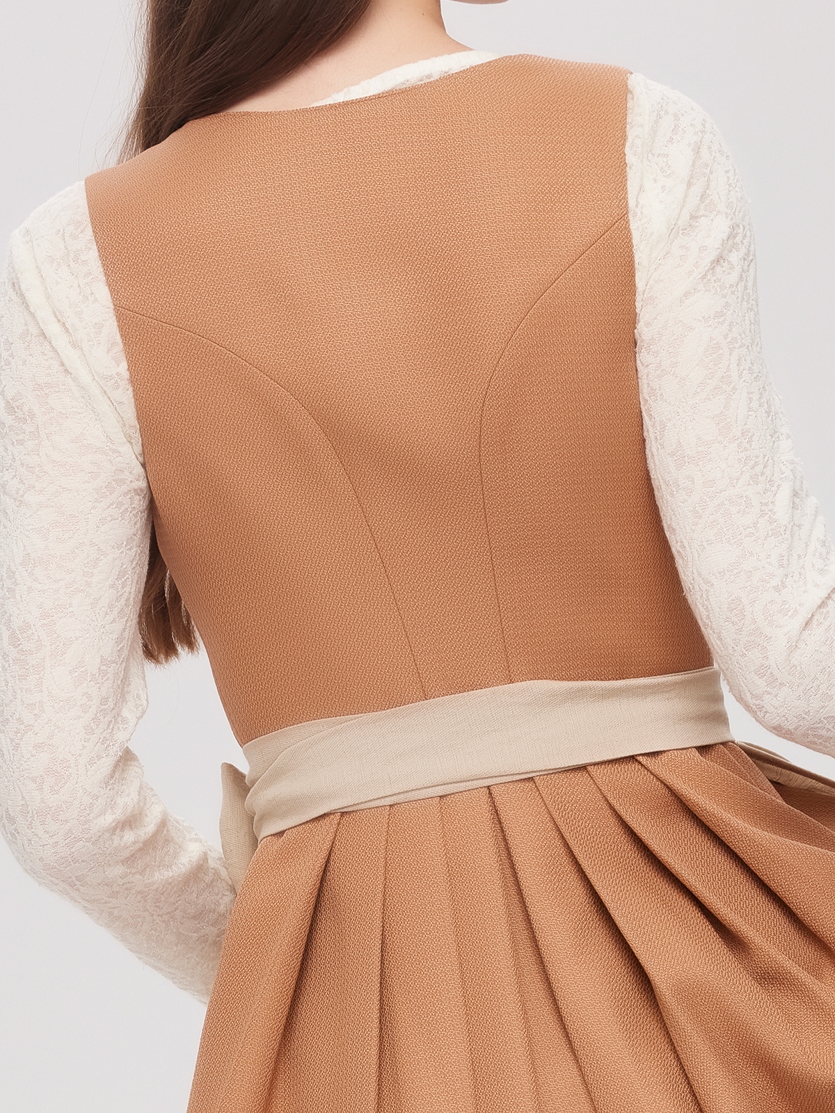 Modernes Dirndl mit Knopfleiste in Orange