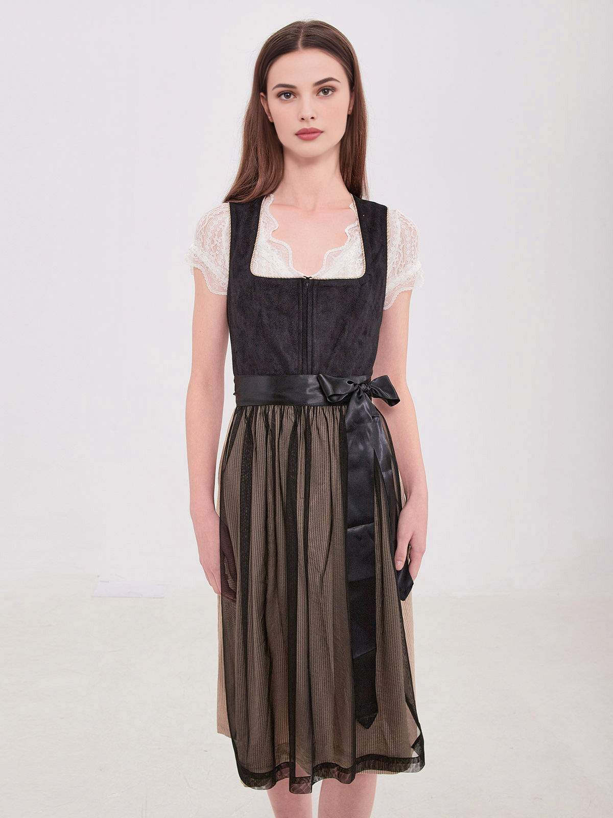 Dirndl in Schwarz – zeitlos und elegant