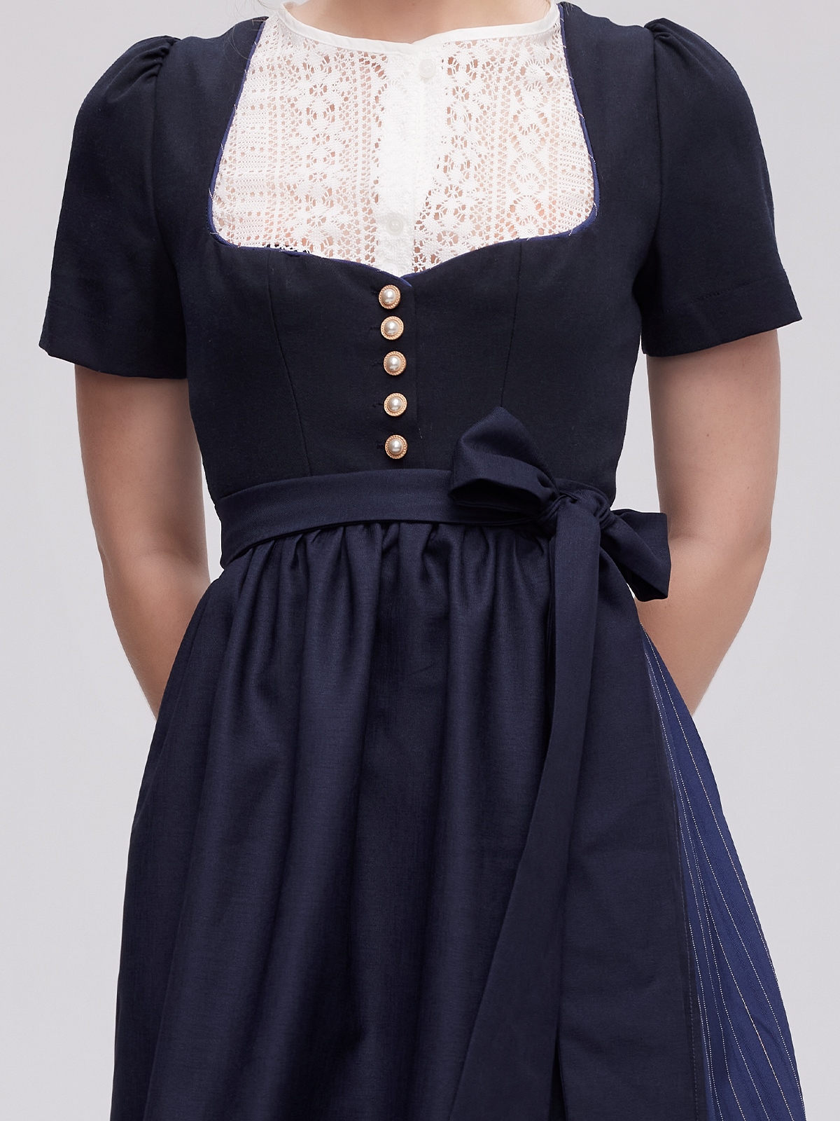 Modernes Dirndl in Blau