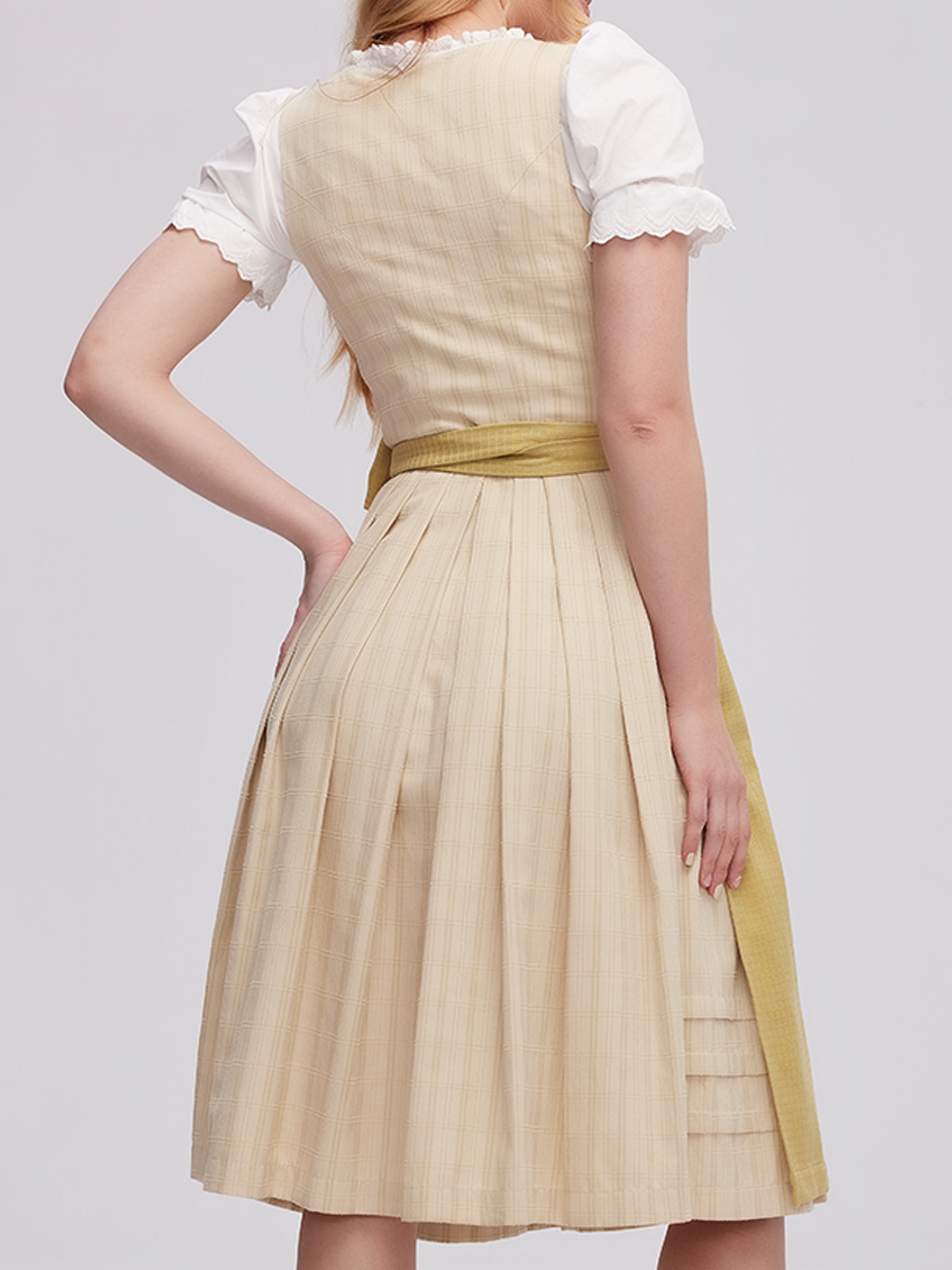 Modernes Dirndl in Grün