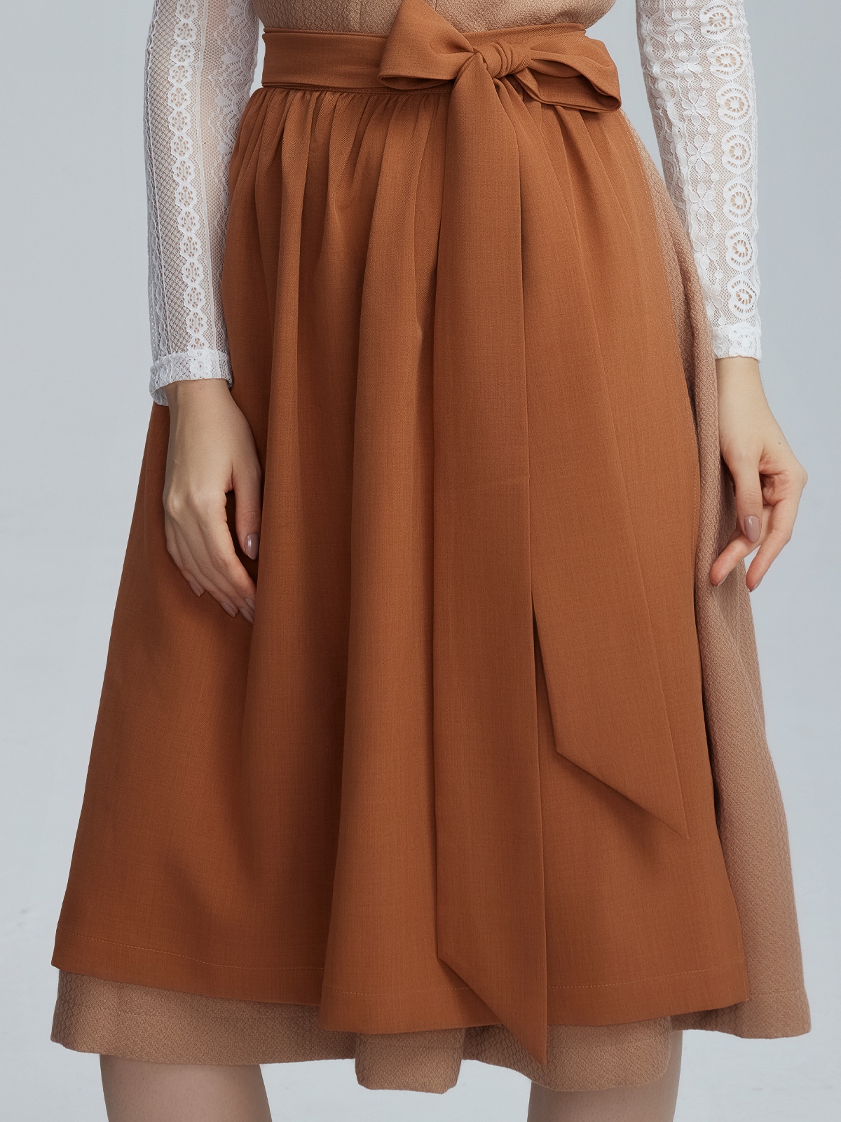 Elegantes graues Dirndl für Hochzeiten