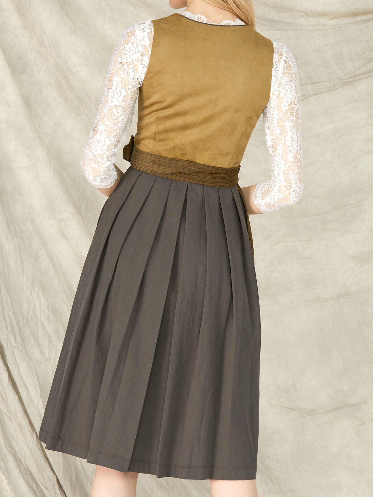 Modernes Dirndl in Grün