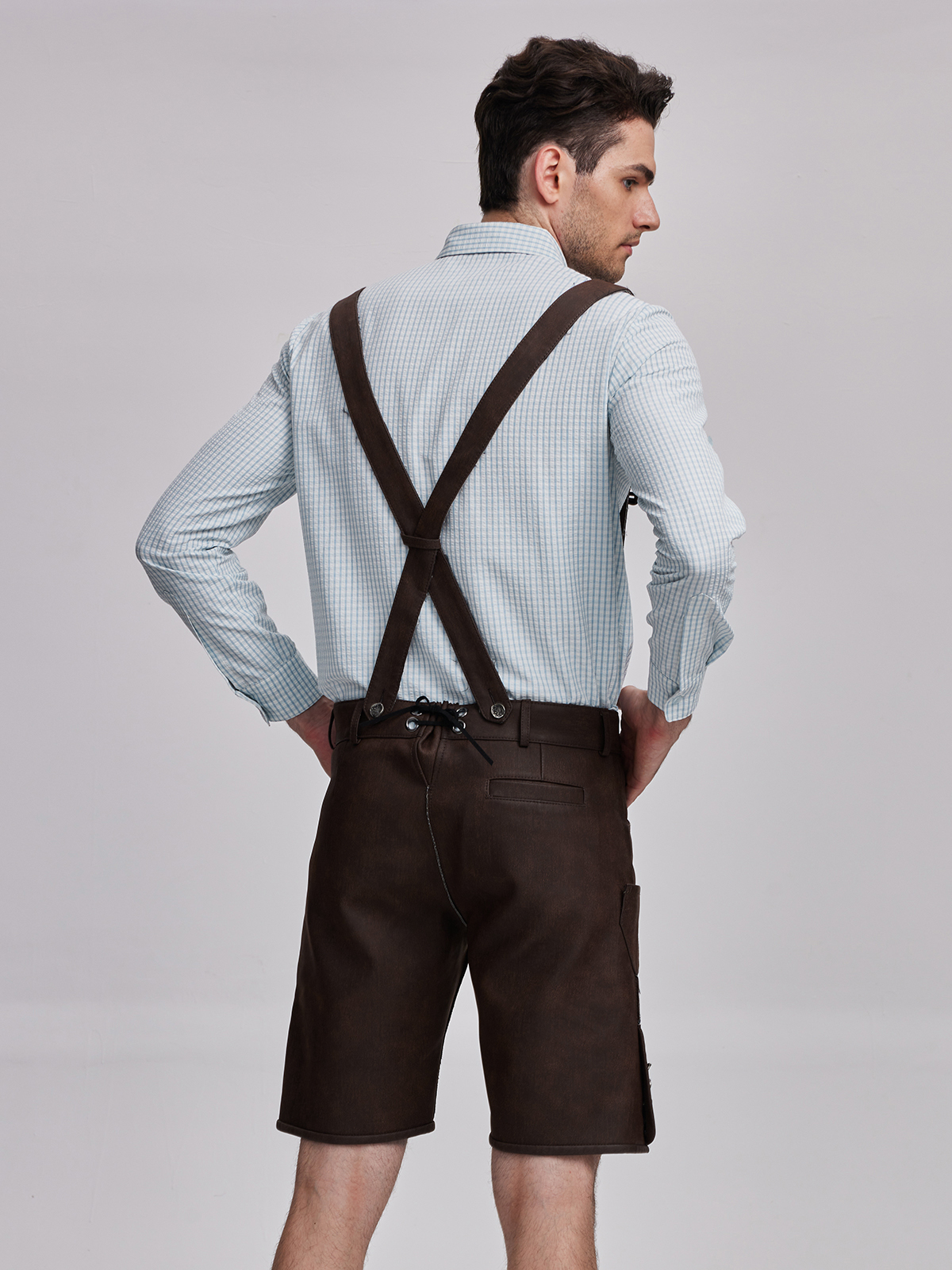 Stylisches Dirndl-Outfit mit Lederhose