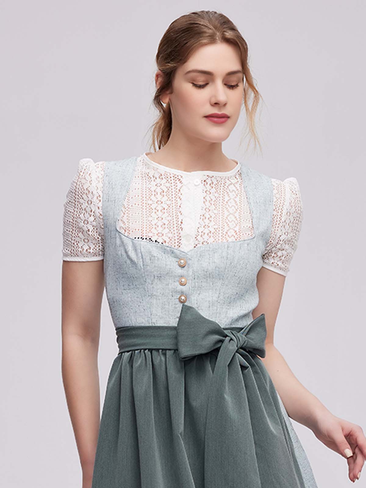 Dirndl Mini Grün in modernem Stil