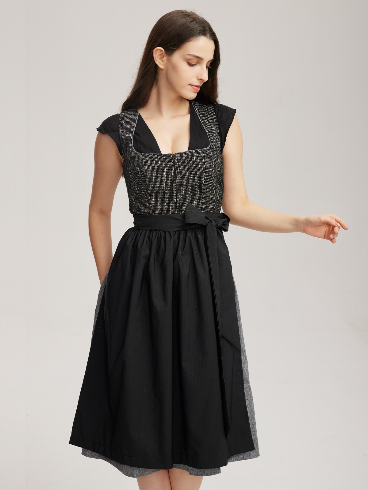 Dirndl in Schwarz – stilvoll und modern